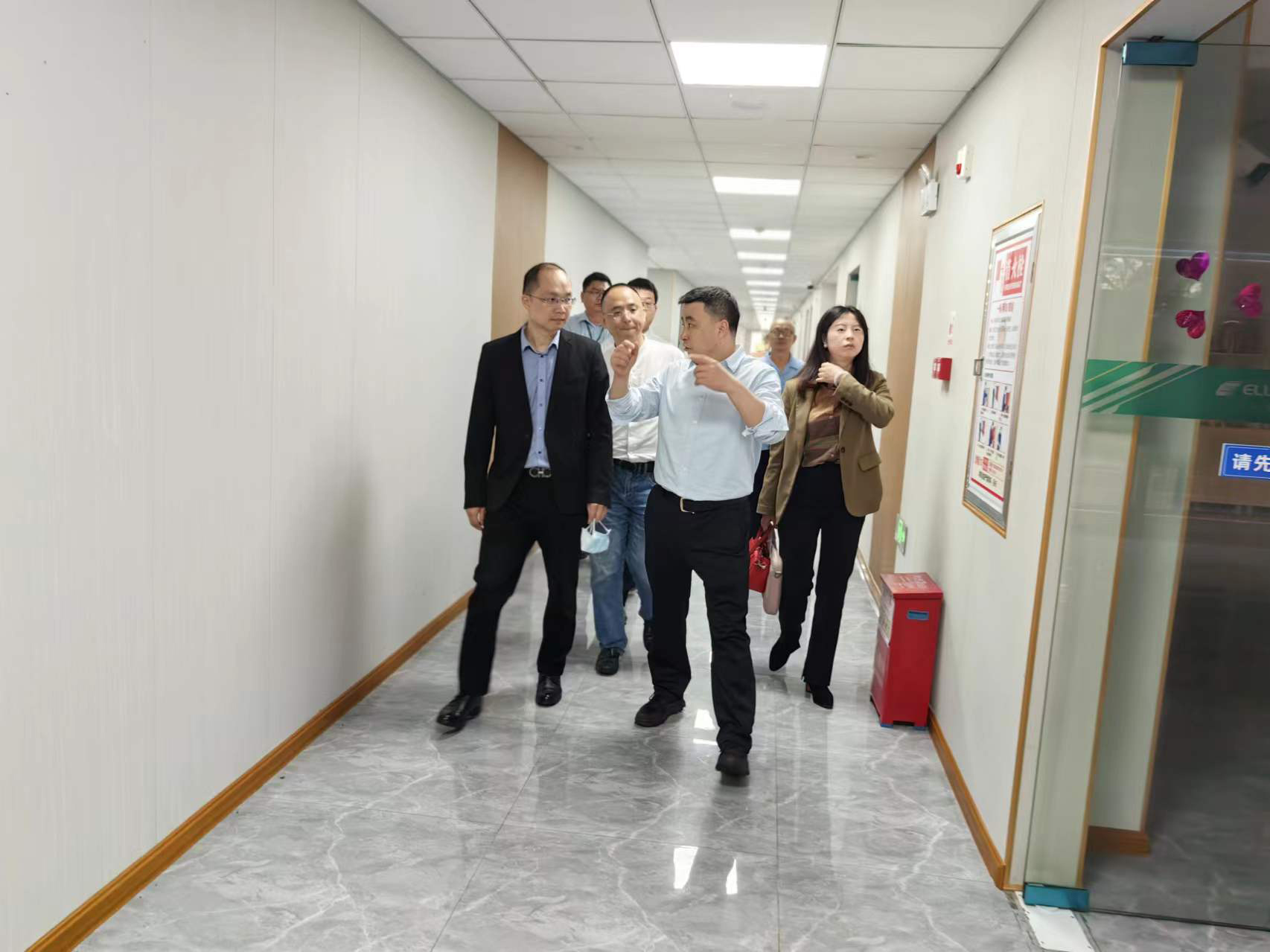 節(jié)后慰問(wèn)暖人心 | 九洲集團(tuán)黨委書記、董事長(zhǎng)楊保平一行慰問(wèn)依頓電子全體員工 